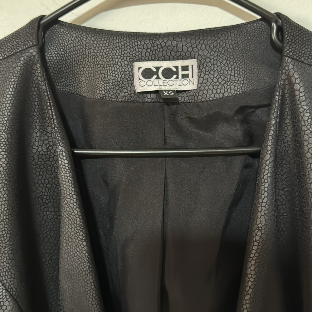 CCH Collection Black Faux Leather Crop Drape Style Blazer Jacket Sz XS - Picture 2 of 6